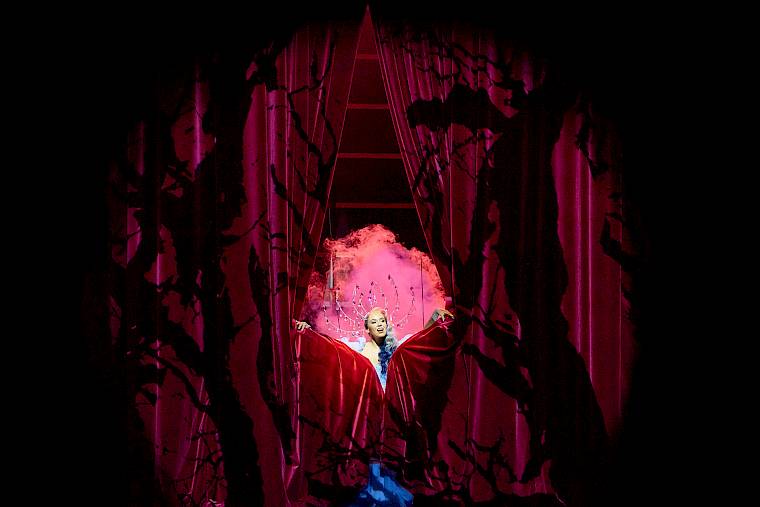 Hänsel & Gretel 25/26 Thom Luz. Foto: Herwig Prammer