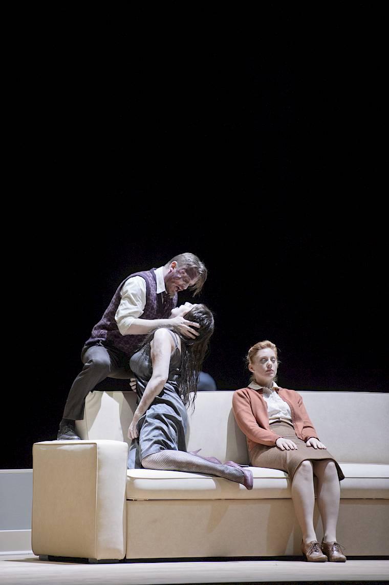 The turn of the screw,Benjamin Britten,Jan Eßinger,Pavol Breslik,Giselle Allen,Layla Claire. Foto: 